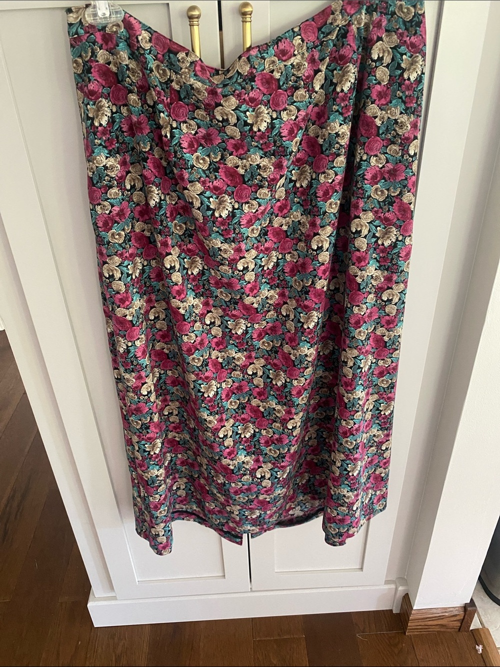WOMAN’S CJ BANKS CALF LENGTH FLORAL SKIRT SIZE 1X